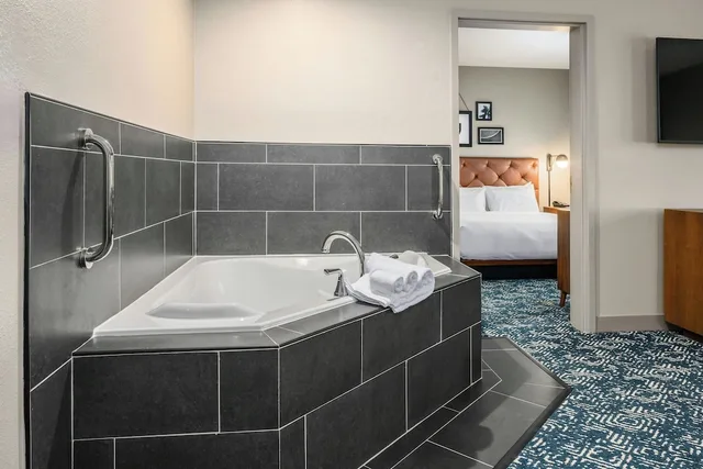 1 Bedroom, Suite, Queen Bed, Sofa, Country Inn & Suites By Radisson Manchester Airport Nh 6/6