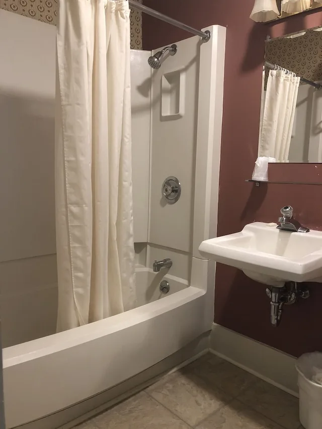 غرفة قياسية بسرير كوين، Hotel Coolidge 5/5
