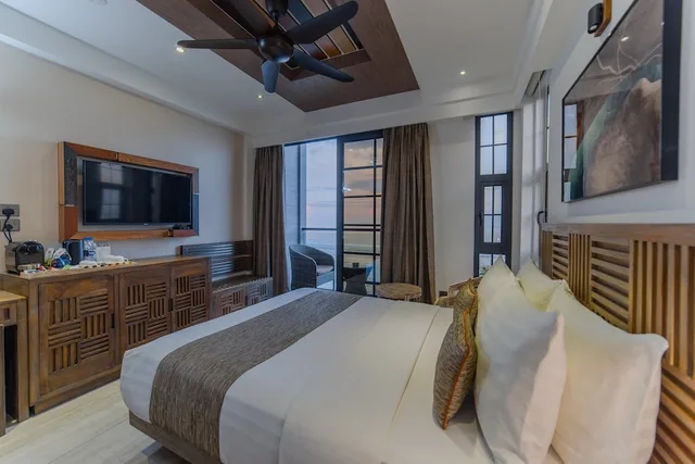 غرفة بسرير مزدوج بإطلالة على البحر بشرفة، Hotel Ocean Grand At Hulhumale 2/8