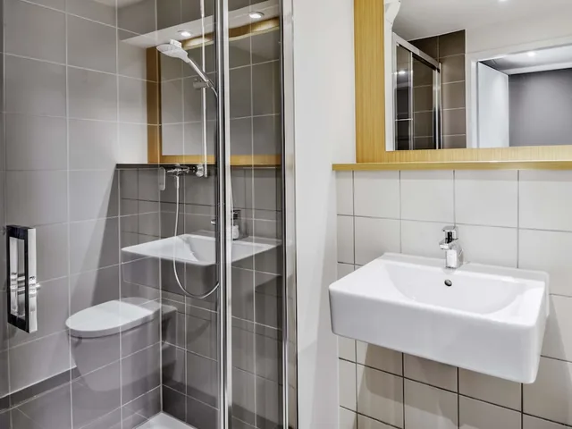 Room, French Bed، B B Hotel Frankfurt Airport 5/6