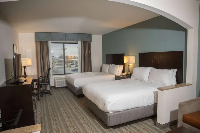 جناح بسريرين كوين لذوي الإعاقة، Wyndham Garden Erie 1/1