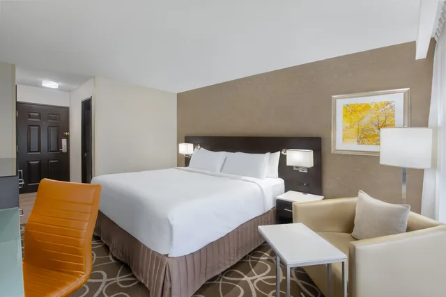 Standard, Crowne Plaza Kitchener Waterloo 3/4