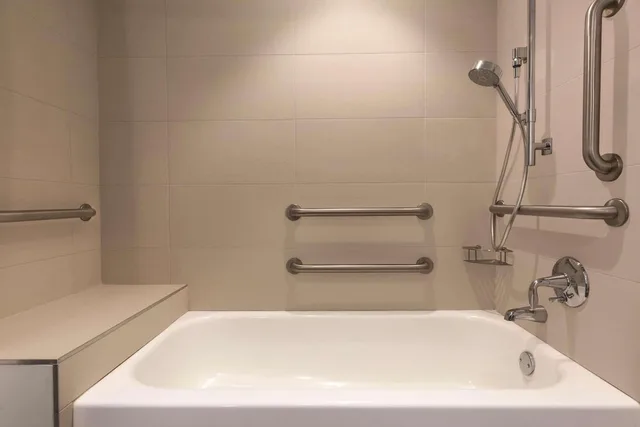 غرفة بسريرين كوين لذوي الإعاقة، Radisson Hotel Seattle Airport 3/4
