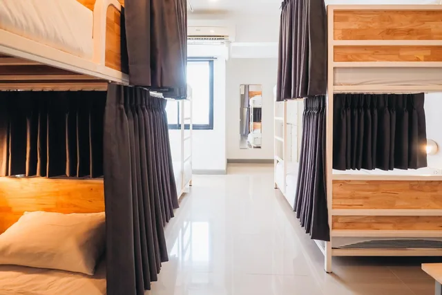 Mixed Dorm, 6 Bunk Beds, Loyy Hotel 1/2
