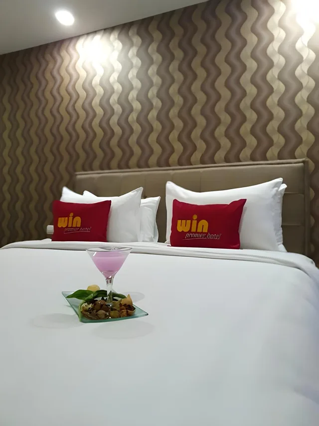 Deluxe, King Bed, Win Premier Mangga Besar 1/2
