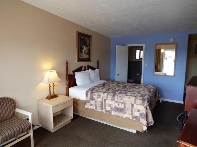 غرفة قياسية بسرير كوين، Sands Motel 1/2
