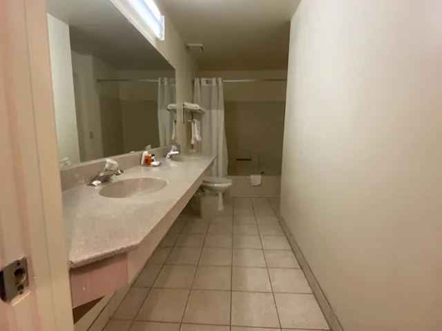 جناح بسريرين كينج بغرفة نوم واحدة، Ramada by Wyndham Los Angeles/Koreatown West 4/4