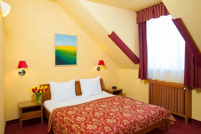 غرفة بسرير مزدوج أو سريرين منفصلين، Hotel Cloister Inn 1/2