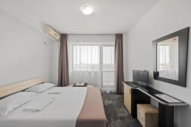 غرفة بسرير مزدوج بإطلالة على البحر، Hotel Coral 2/10