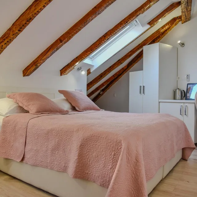 غرفة قياسية بسرير مزدوج في الملحق، Kastel 1700 Boutique Hotel 7/10