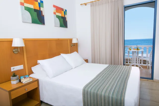 غرفة بسرير كوين بإطلالة على البحر، Sunshine Hotel 4/10