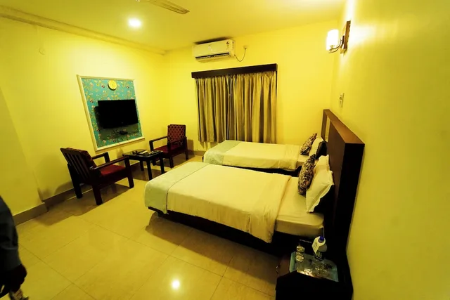 غرفة قياسية بسريرين منفصلين، HOTEL RADHIKA REGENCY 5/10