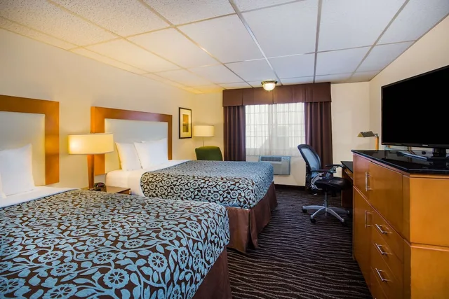 غرفة قياسية بسريرين كوين، Days Inn By Wyndham Yakima 2/6