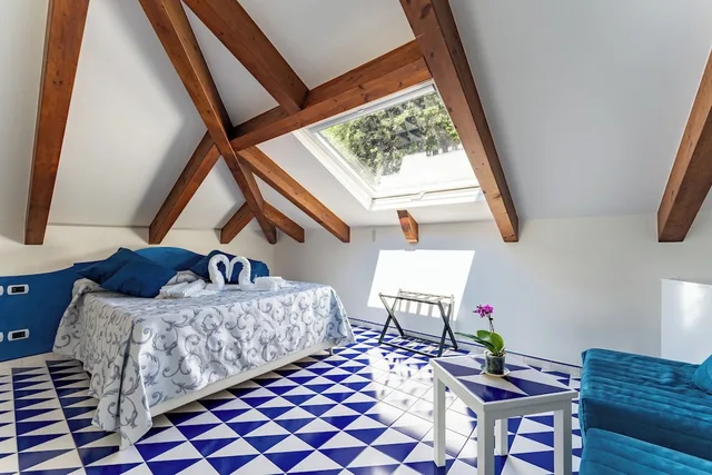 Room, Queen and Twin Beds, Sea View, Exterior Entrance, Attic، Hotel Villa Annalara 8/10