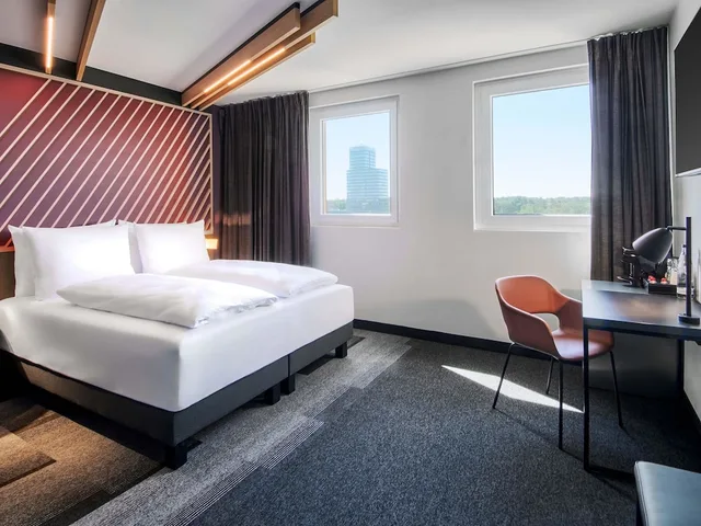 غرفة بريميوم بسرير كينج، B B Hotel Frankfurt Airport 1/3
