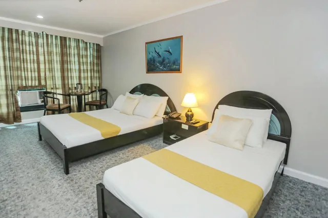 جناح ديلوكس، Holiday Plaza Hotel 5/9