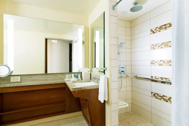 Room, 2 Queen Beds, Woods Courtyard View, Accessible، Disney Grand Californian 2/3
