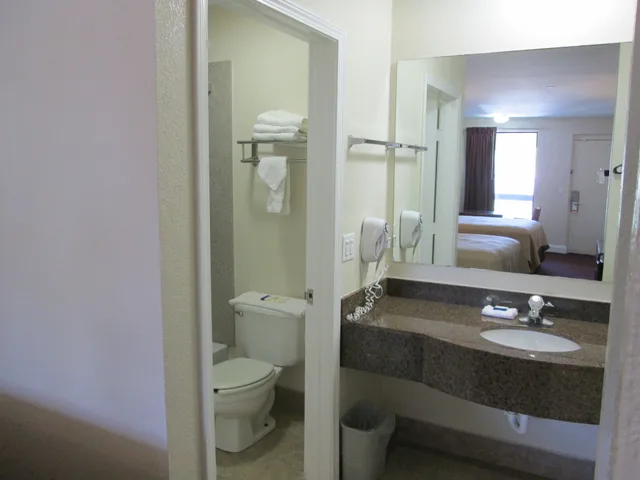غرفة بسريرين كوين، Regency Inn Fort Walton Beach 10/10
