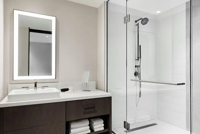 Reserve, Executive, Suite, King Bed, Balcony، Hall Park Hotel Autograph Collection 2/2