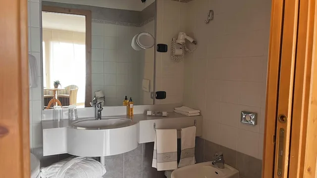 Junior Suite, Balcony, Flora Hotel 7/10