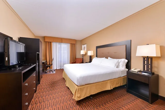 جناح بسريرين كوين بغرفة نوم واحدة بحوض استحمام، Holiday Inn Express Breezewood 6/10