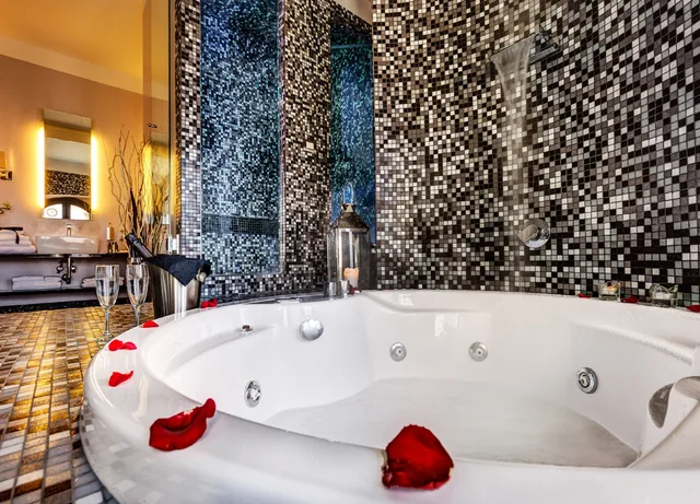 جناح بجاكوزي، Dharma Luxury Hotel & Spa 2/3