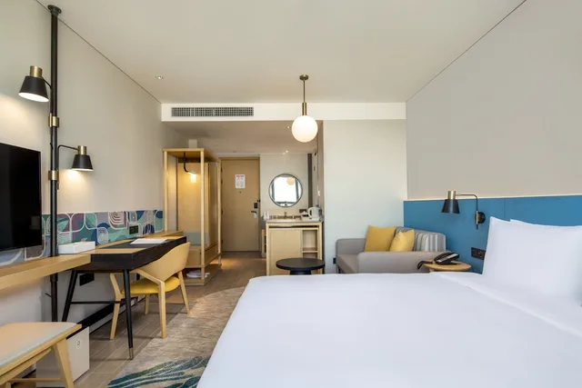 Room, King Bed, Hilton Garden Inn Zhuhai Hengqin Sumlodol Park 1/9
