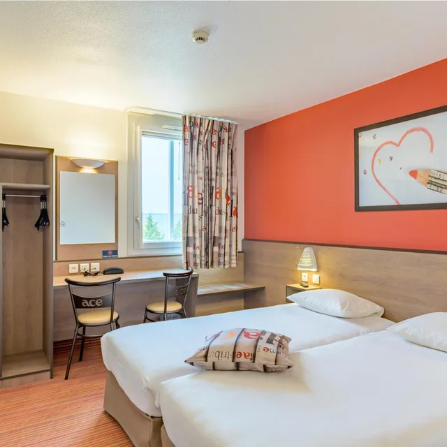 غرفة قياسية بسريرين منفصلين، ACE HOTEL PARIS ROISSY 2/8