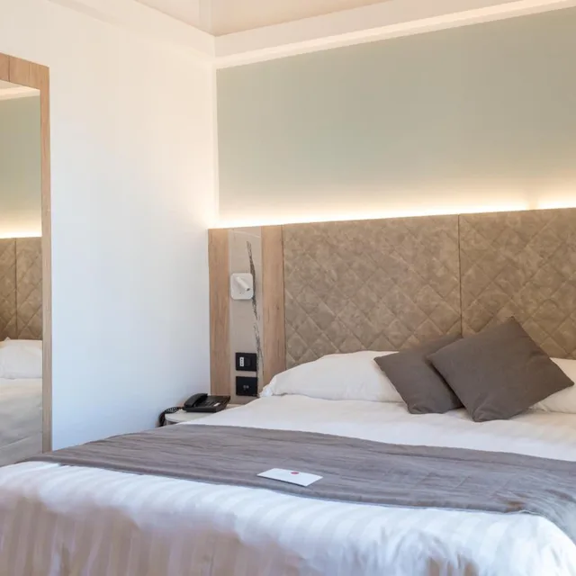 Room, Double or Twin Bed, Side Sea View، Parigi 2/6