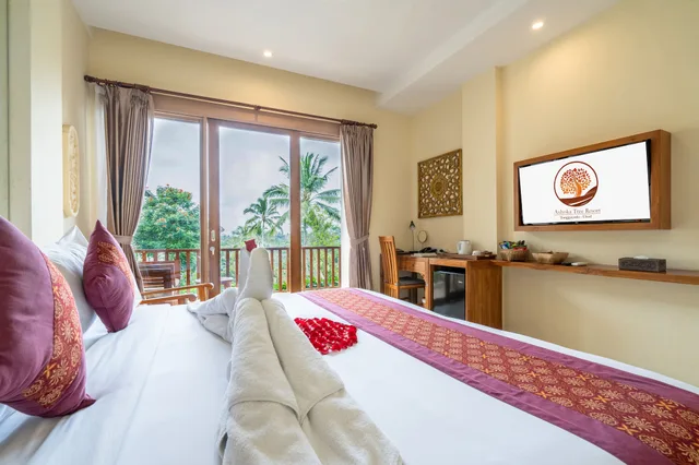 جناح جونيور بسرير كينج بإطلالة على المسبح بشرفة، Ashoka Tree Resort At Tanggayuda 1/4