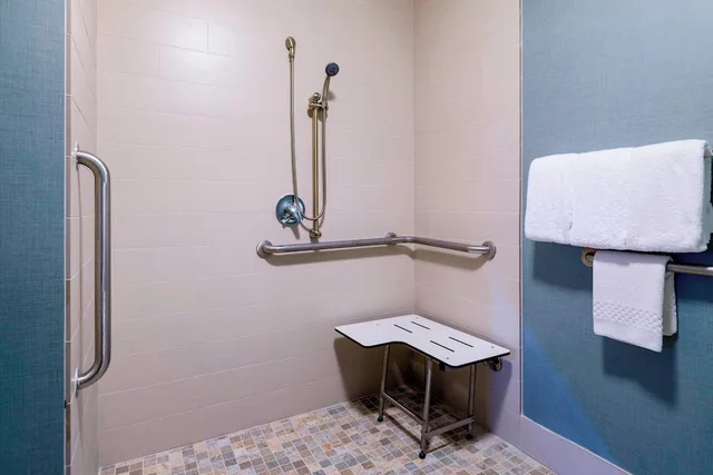 جناح بسرير كينج بغرفة نوم واحدة مع أريكة لذوي الإعاقة، Residence Inn Boston Framingham 3/4