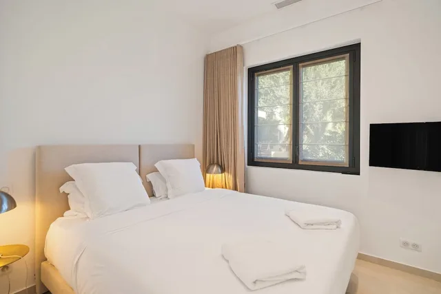جناح ديلوكس بسرير كينج وسرير كوين، Hotel Le Roquebrune 1/4