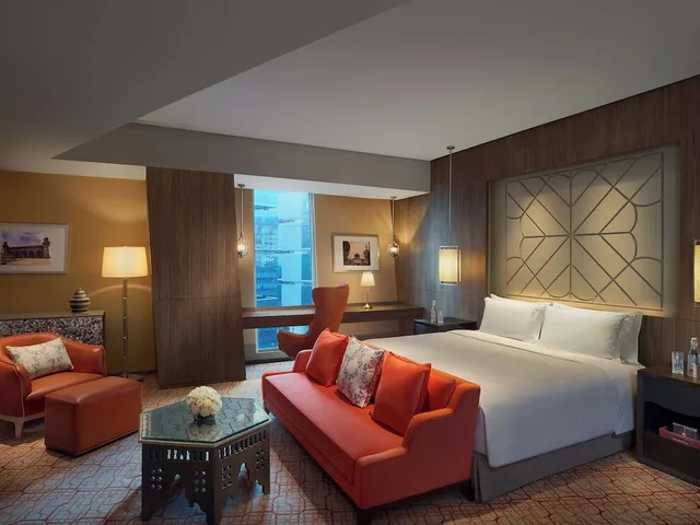 Tower, Suite, Double Bed, Smoking, Itc Kohenur A Luxury Collection Hotel Hyderabad 2/3