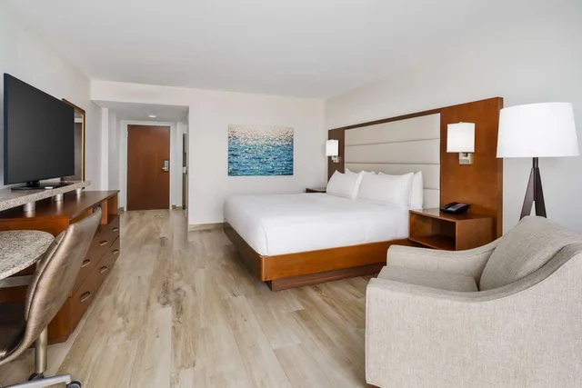 Room, King Bed, City View, Top Floor, DoubleTree Beach Resort by Hilton Tampa Bay - North Redington Beach 2/3
