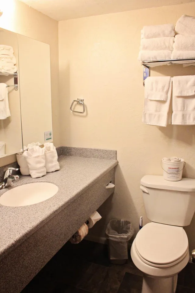 3 Bedrooms, House، Bowen Motel 3/5