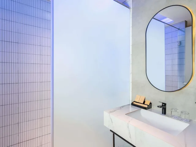 غرفة ديلوكس بسرير كينج، Novotel Jakarta Pulo Mas 9/9