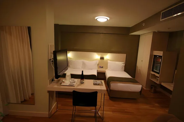 غرفة سوبيريور عائلية بسرير مزدوج وسرير فردي مع أريكة، Hotel Troya 2/2