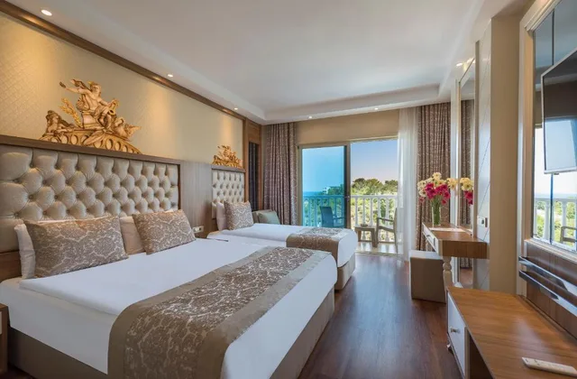 غرفة قياسية بسرير مزدوج بإطلالة على المسبح، Oz Hotels Sui 1/4