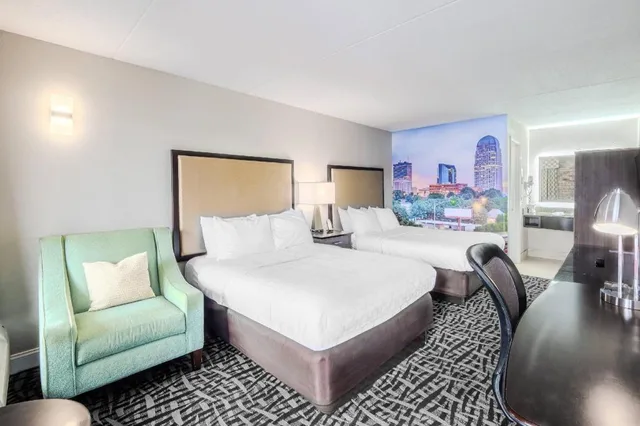 غرفة بسريرين مزدوجين، Clarion Pointe Winston - Salem Downtown 1/3