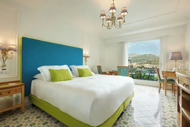 غرفة ديلوكس بسرير مزدوج أو سريرين منفصلين بشرفة، Grand Hotel Capodimonte 3/5