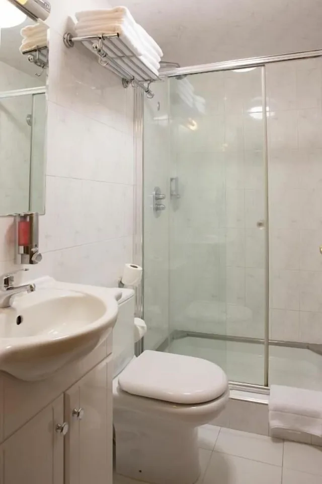 Studio, Double Bed, Westpoint Hotel 2/3