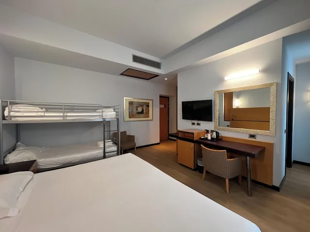 غرفة رباعية بسريرين منفصلين وسرير بطابقين، Hotel Igea 4/10