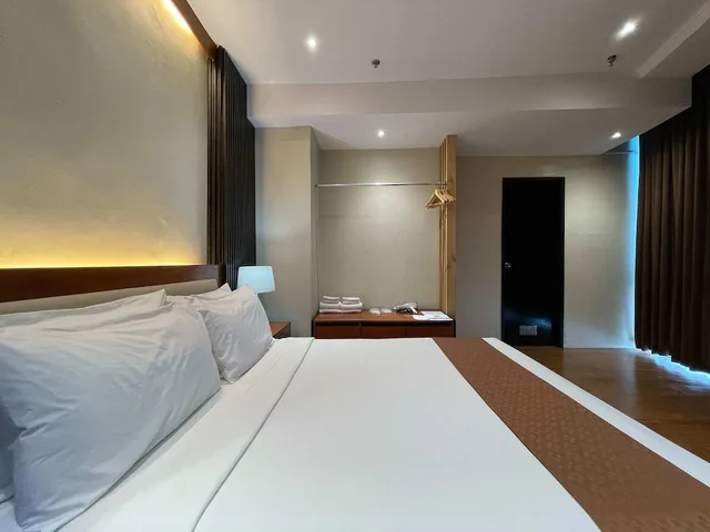 Business, Studio, Suite, Queen Bed, Golden Peak Hotel and Suites powered by Cocotel 1/10