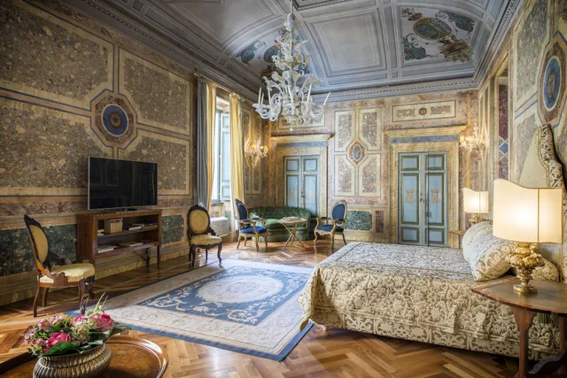 جناح ملكي، RESIDENZA RUSPOLI BONAPARTE 1/2