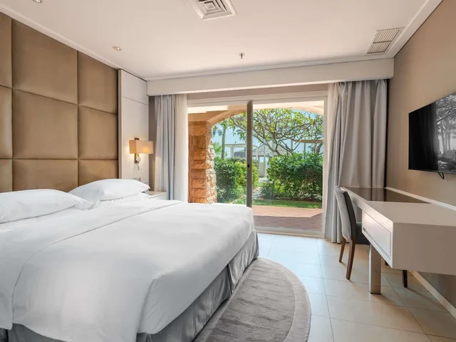 Deluxe, King Bed, Pool Access، Movenpick Hotel & Resort Al Bidaa 1/7