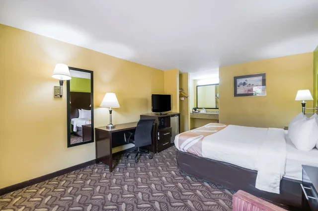 غرفة بسرير مزدوج لذوي الإعاقة، Quality Inn Fredericksburg, Central Park Area 1/3
