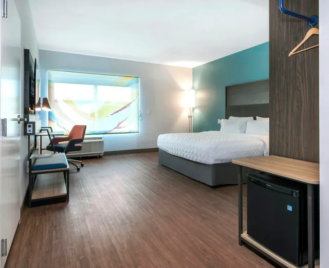 Room, King Bed, Accessible, Tru by Hilton Wilmington Wrightsville Beach 1/6
