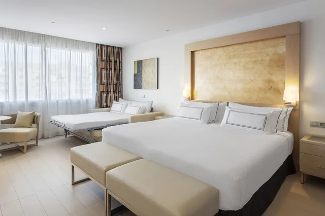 The Level, Junior Suite, Twin Beds, Jetted Tub، Melia Sevilla Hotel 1/7