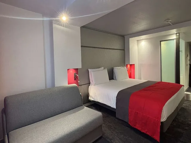 غرفة سوبيريور بسرير مزدوج مع أريكة، Hotel Mercure Paris Montmartre Sacre-Coeur 5/9