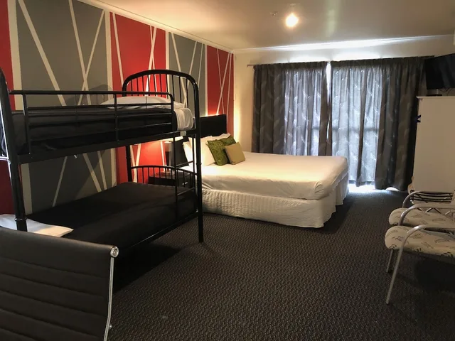 غرفة رباعية بسرير كينج وسرير بطابقين بإطلالة على المدينة، Silver Fern Lodge 2/4